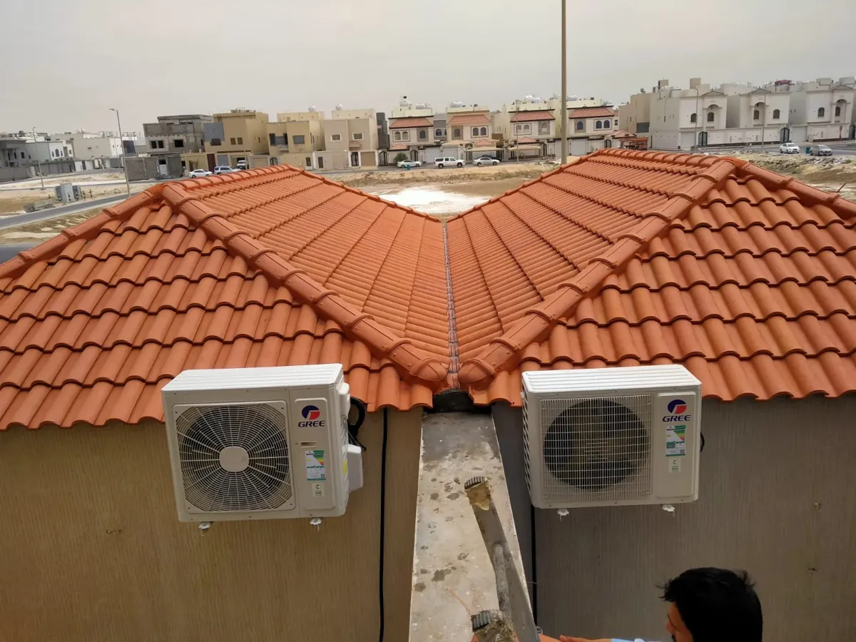 أسقف متجاورة بالقرميد الأحمر